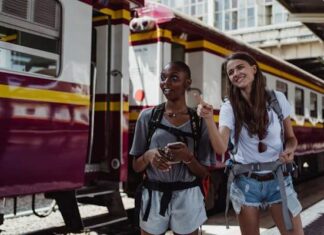 การพักและท่องเที่ยวตามสถานีรถไฟทำอย่างไรให้สะดวก ทริปนั่งรถไฟเที่ยวทั่วไทย