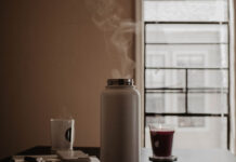 Zebra vs Thermos: เปิดความต่างประสิทธิภาพกระติกน้ำร้อนที่นักดื่มต้องรู้ Zebra vs Thermos: เปิดความต่างประสิทธิภาพกระติกน้ำร้อนที่นักดื่มต้องรู้