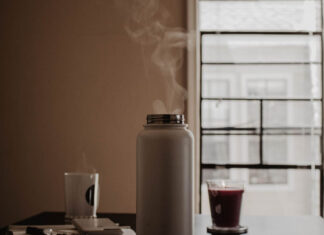 Zebra vs Thermos: เปิดความต่างประสิทธิภาพกระติกน้ำร้อนที่นักดื่มต้องรู้ Zebra vs Thermos: เปิดความต่างประสิทธิภาพกระติกน้ำร้อนที่นักดื่มต้องรู้