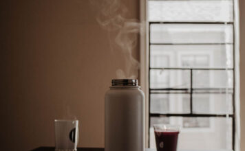 Zebra vs Thermos: เปิดความต่างประสิทธิภาพกระติกน้ำร้อนที่นักดื่มต้องรู้ Zebra vs Thermos: เปิดความต่างประสิทธิภาพกระติกน้ำร้อนที่นักดื่มต้องรู้