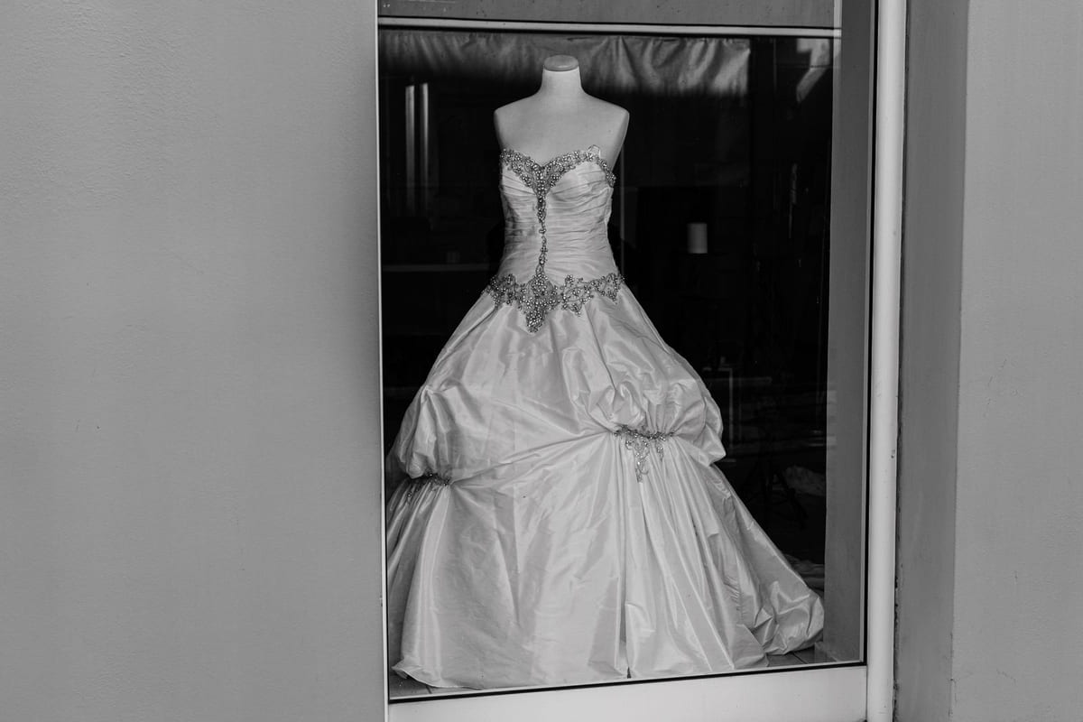 ลองชุดแต่งงาน: เลือก 'ทีมลองชุด' ที่ใช่ เพื่อชุดในฝันของคุณ
