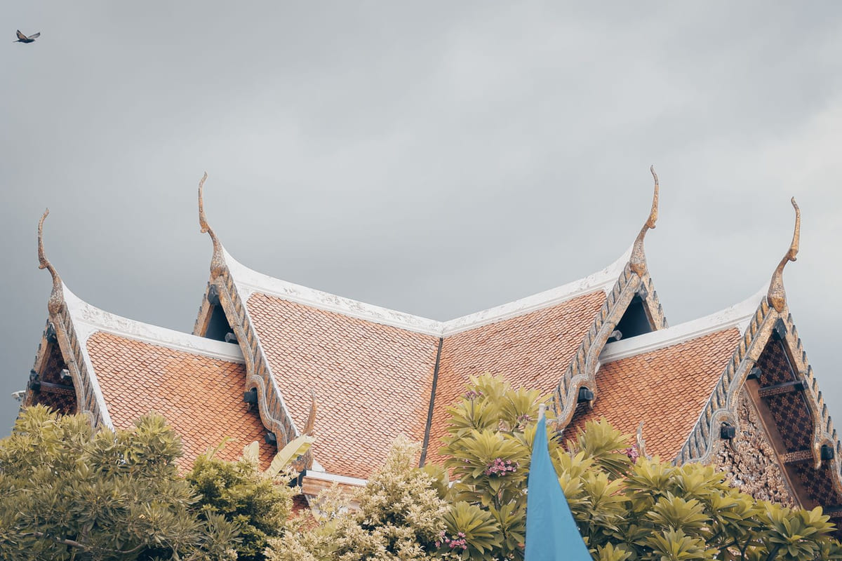 ถวายสังฆทานให้ถูกวิธี: แก่นแท้แห่งบุญที่ไม่ใช่แค่พิธีกรรม